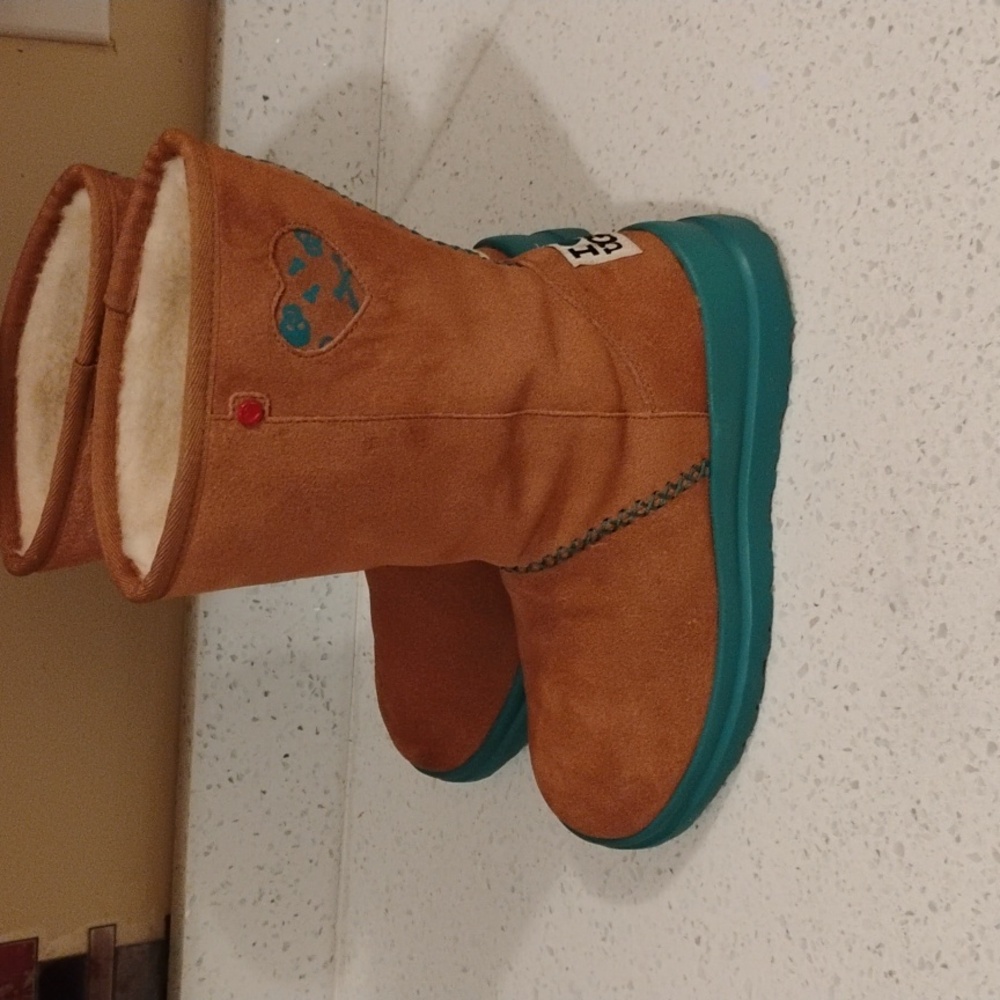 UGG Tan Kids Boots with Teal Sole. Size 6 Women - Picture 4 of 8